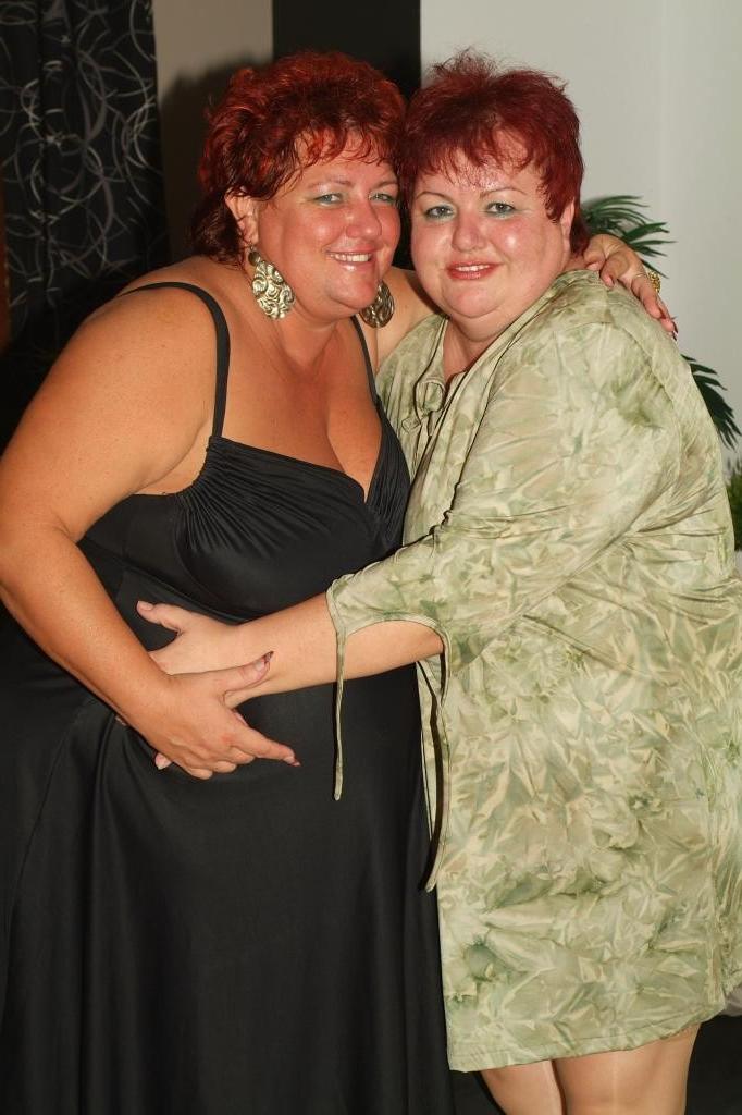 12P Fat matures Louise and Mindy play with each others pussies while getting fucked 