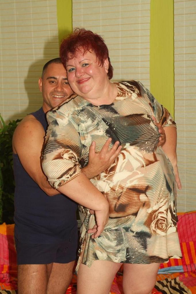 12P Seductive mature BBW Louise gives her stud a taste of her oral expertise and got