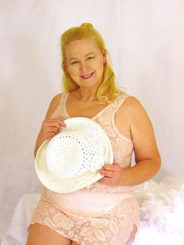 12P hot grannies showing juicy tits and fat pussy