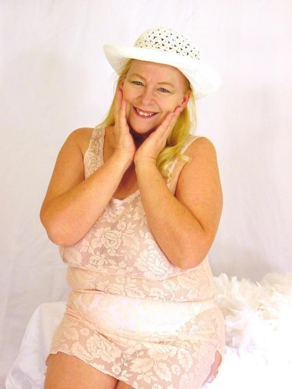 12P hot grannies showing juicy tits and fat pussy