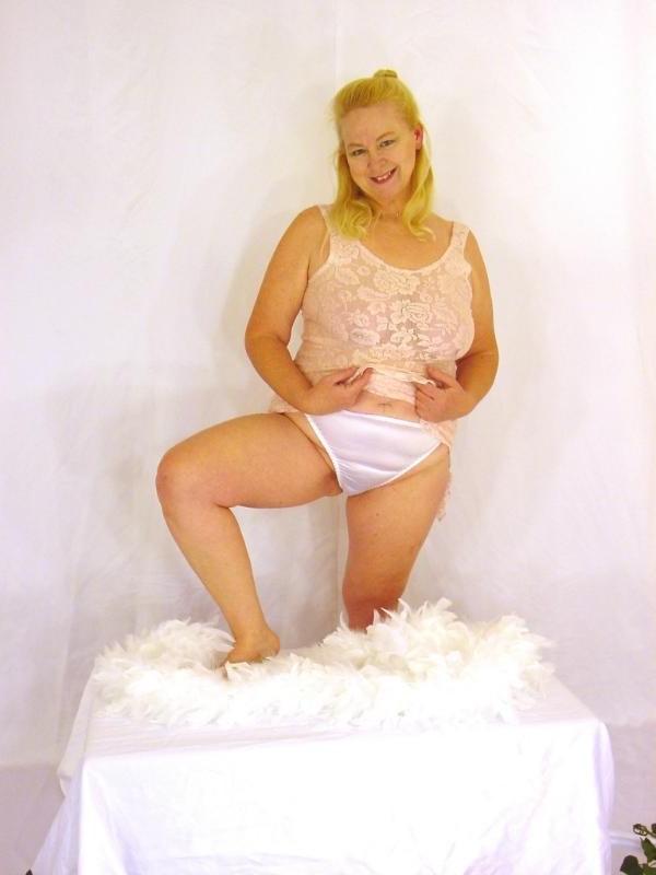 12P hot grannies showing juicy tits and fat pussy
