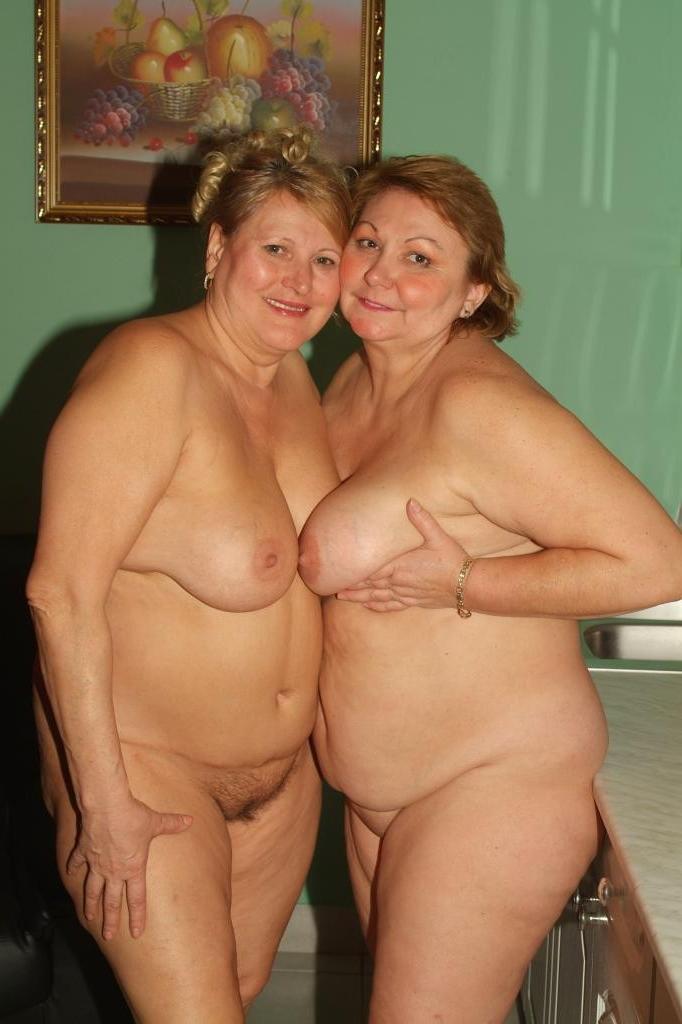 12P Fat older babes Anna and Yolanda try out different things and entertain their le
