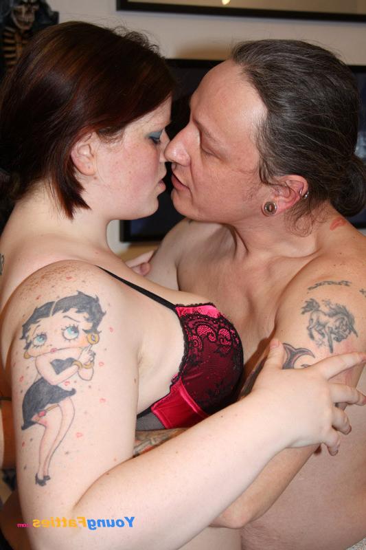 12P Tattoed fat slut getting naked and sucking a cock
