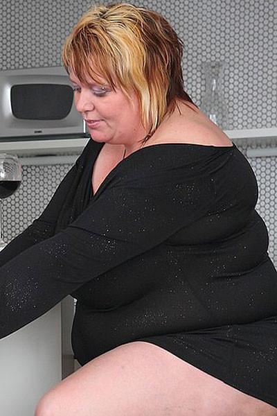 12P He leaves his sexy GF to go home with this bodacious fat girl and have sex in he