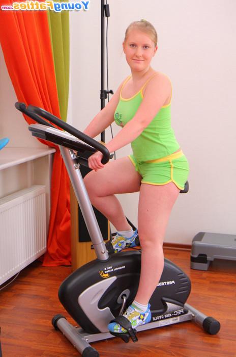 12P Cute fat teeny takes her clothes off after workout