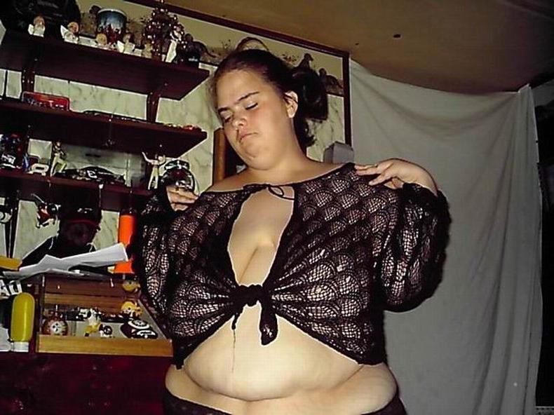 20P Huge amateur babe bathing