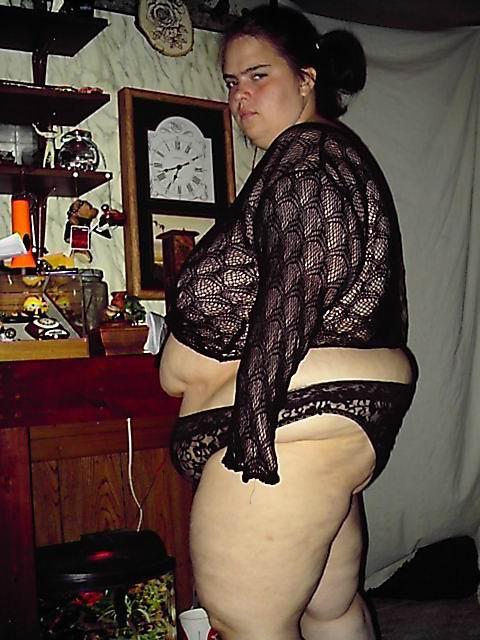 20P Huge amateur babe bathing