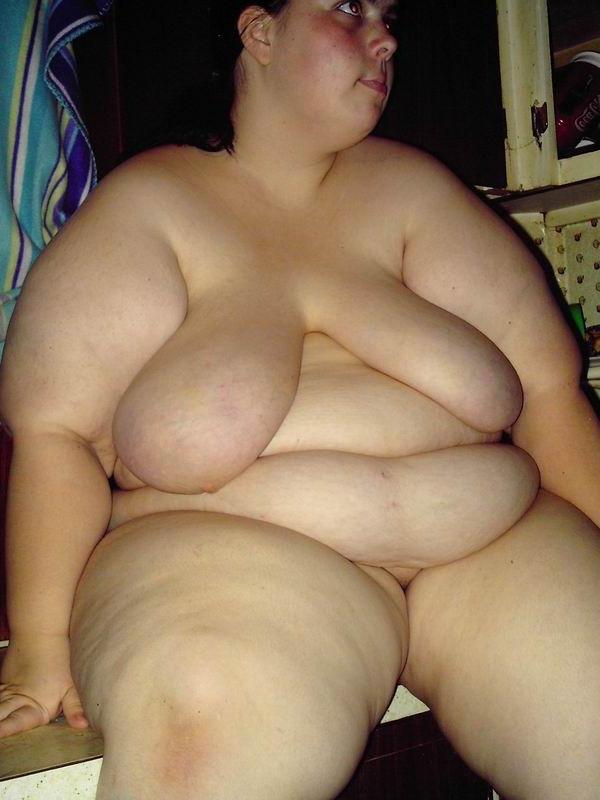 20P Huge amateur babe bathing