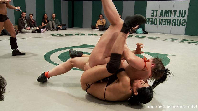 15P Mistress Kara &amp;amp; Isamar Gutierrez hog mat time for the 1 round!!