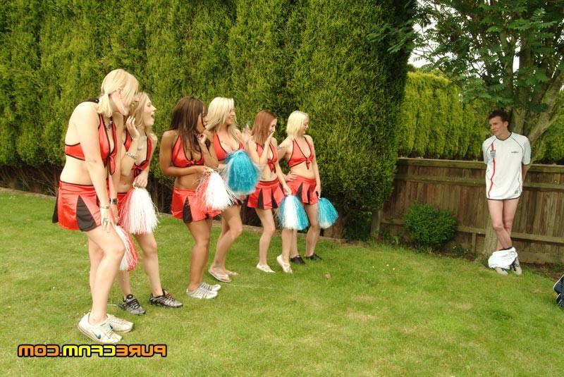 8P Cheerleading squad arrives for cock practice