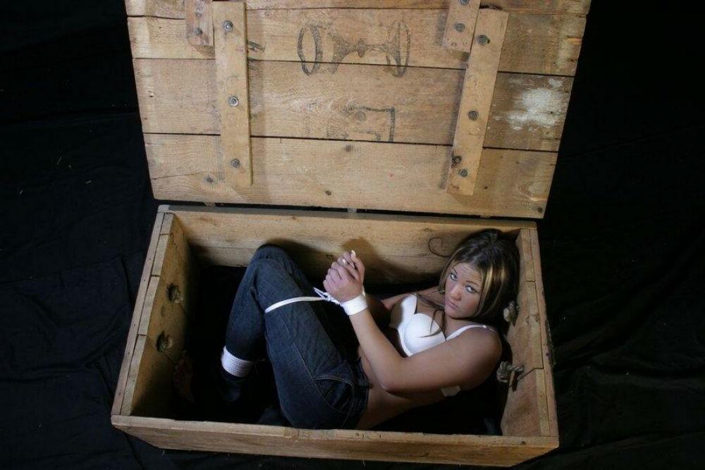 18P Kinky girlfriends get tied up and fucked gallery 3