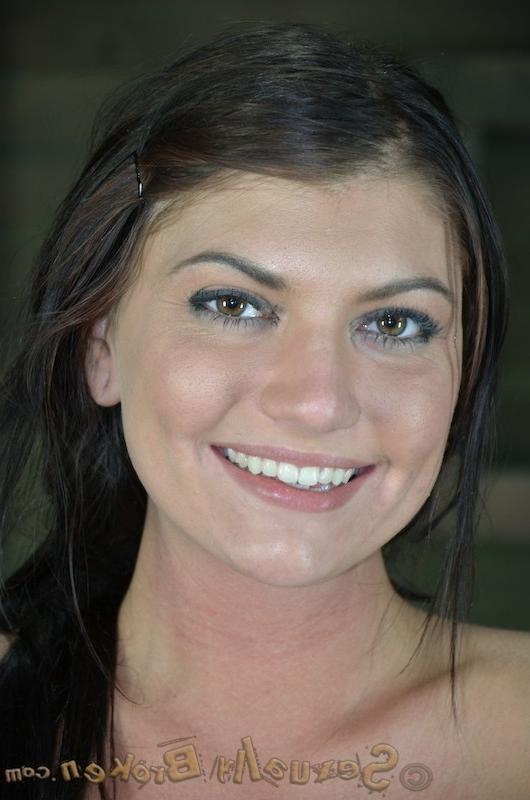 16P We promised to bring you the hottest girls on the internet being Sexually Broke