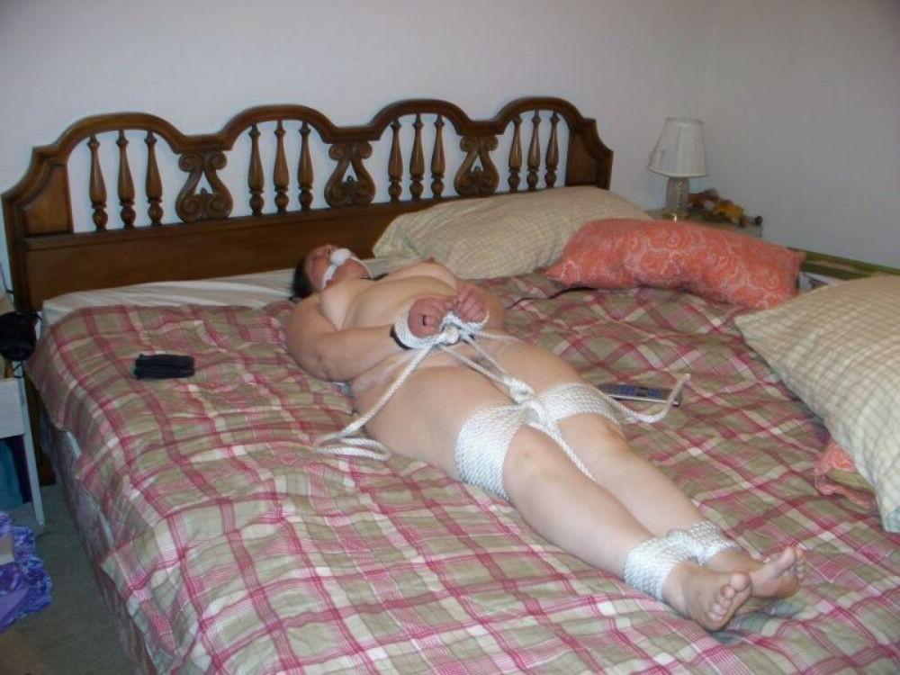 15P Kinky girlfriends tied up and tortured gallery 3