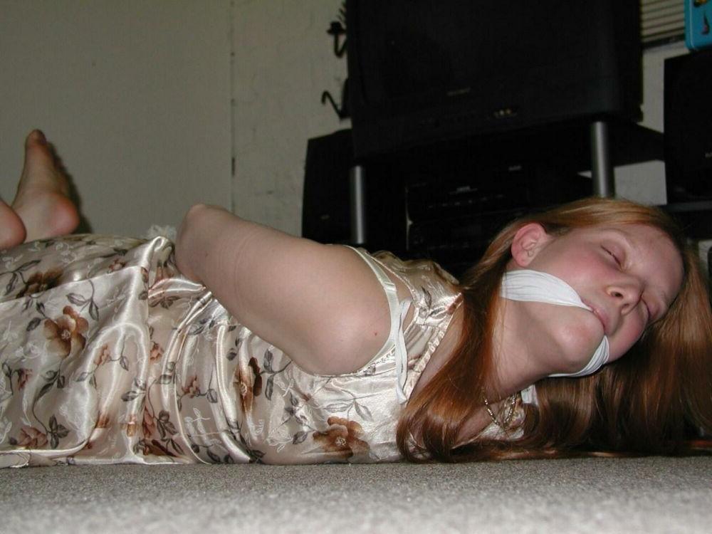 15P Kinky girlfriends tied up and tortured gallery 12