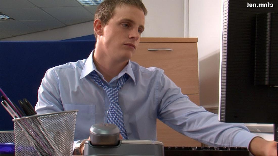 10P Female colleagues planning a surprise birthday party