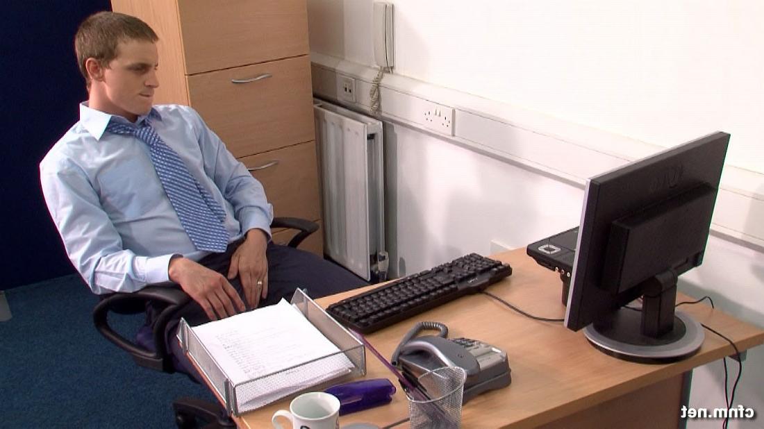 10P Female colleagues planning a surprise birthday party