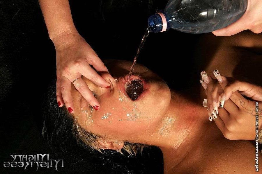 16P Hot mistress abusing her slave
