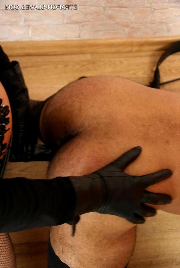 15P Strapon of Mistress Anna gets into a mouth