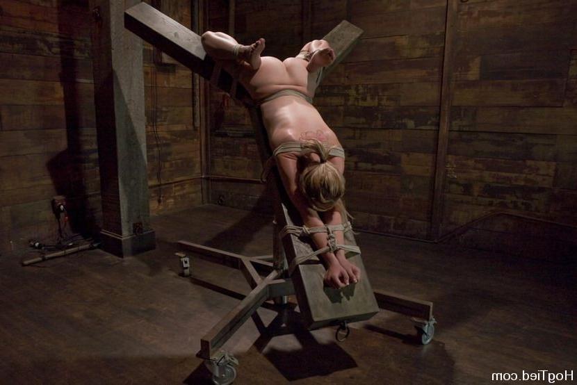 15P Helpless blonde haired chick with tied boobs in pussy torment