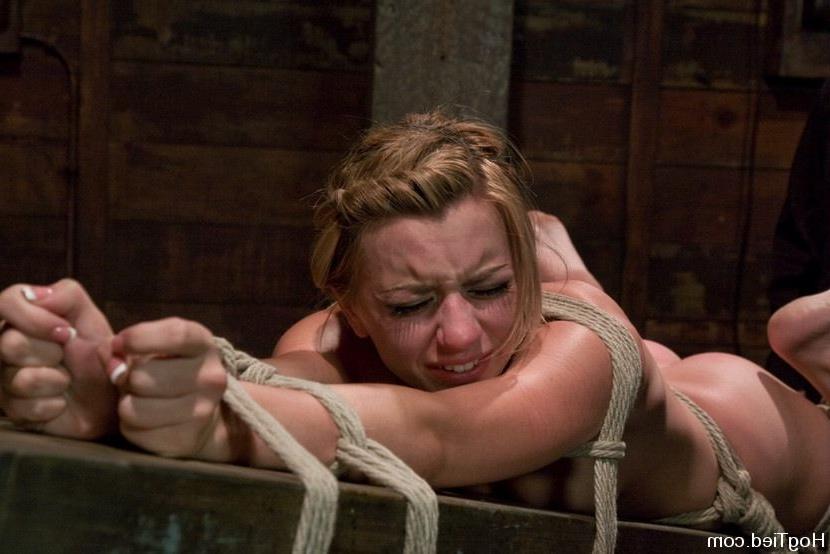 15P Helpless blonde haired chick with tied boobs in pussy torment