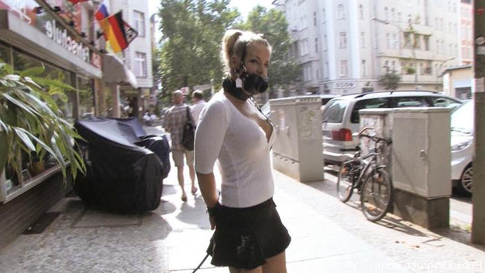 15P Cumslut Steffanie van Eckten sucks cock in a public store