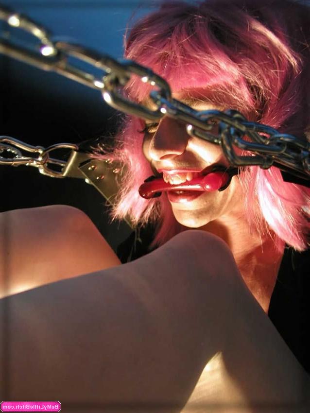 16P Mistress chains and gags her girlie man