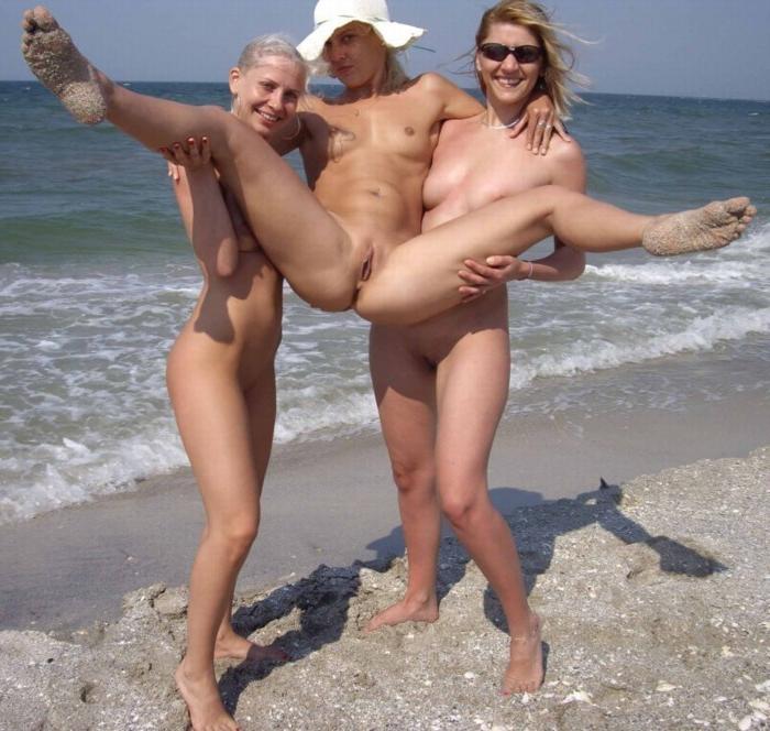 15P Big breasted nudists play together in the warm water
