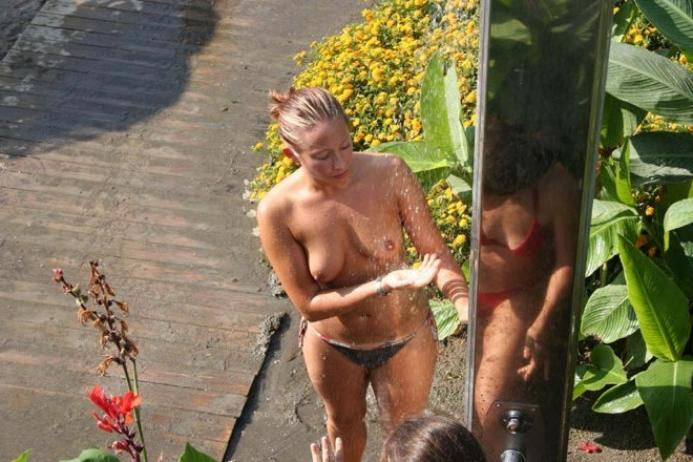 15P Long haired hottie shows her goods at the beach