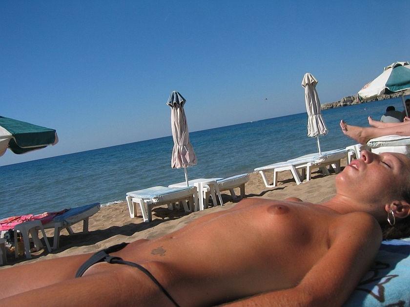 15P Teen nudists take off their clothes and play nude