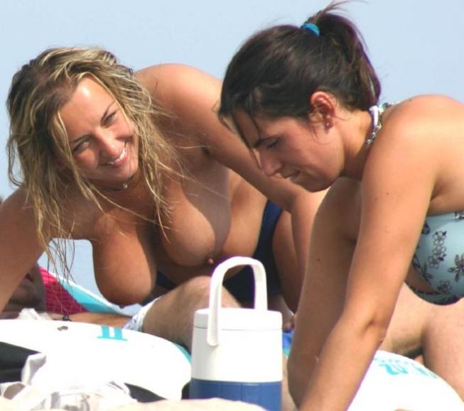 15P Long haired hottie shows her goods at the beach