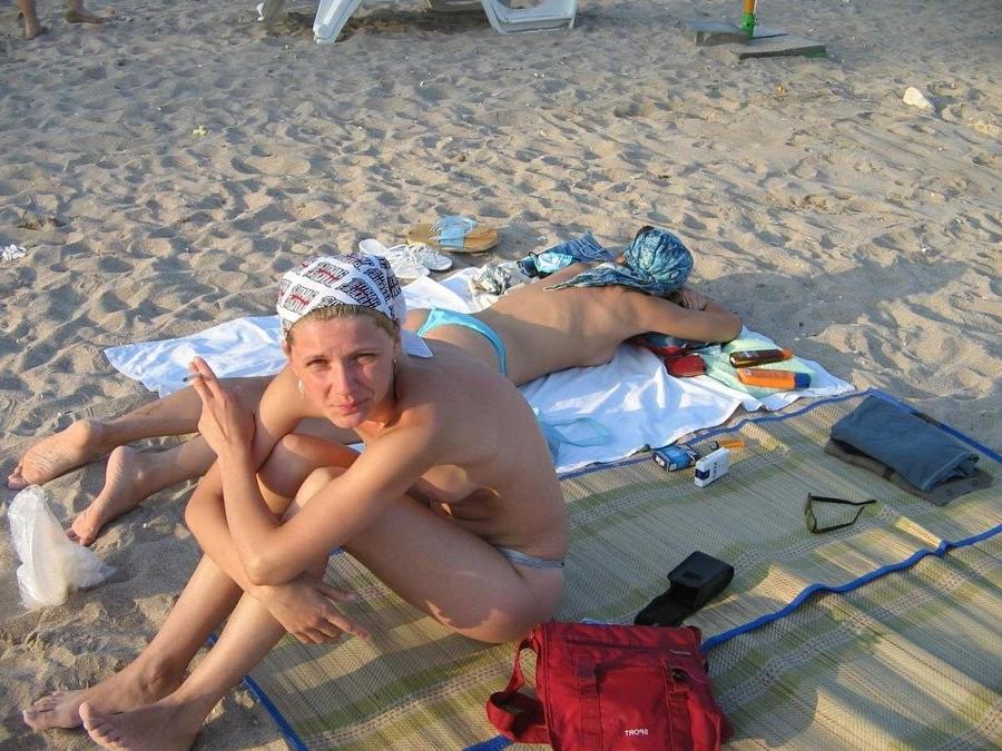 15P Sexy short haired nudist rubs her own naked body
