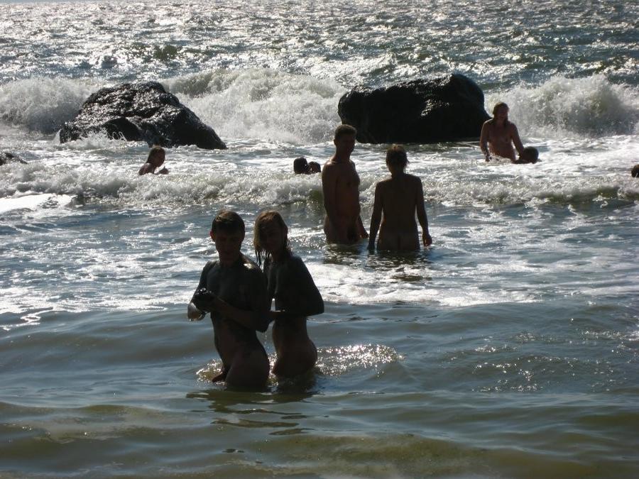 15P Warning -  real unbelievable nudist photos and videos