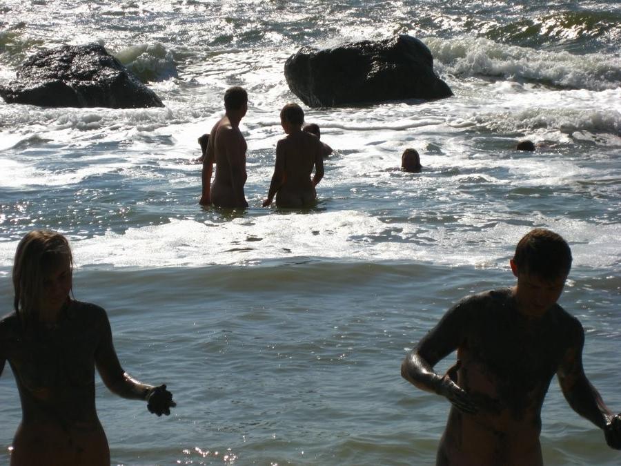15P Warning -  real unbelievable nudist photos and videos
