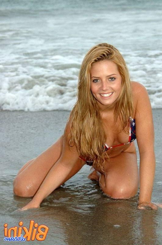15P Hot babe in a bikini at the beach