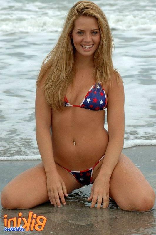 15P Hot babe in a bikini at the beach