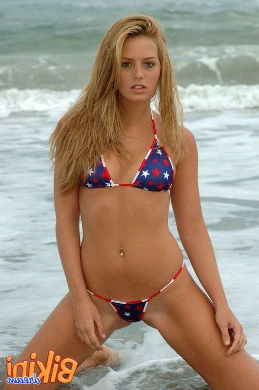 15P Hot babe in a bikini at the beach