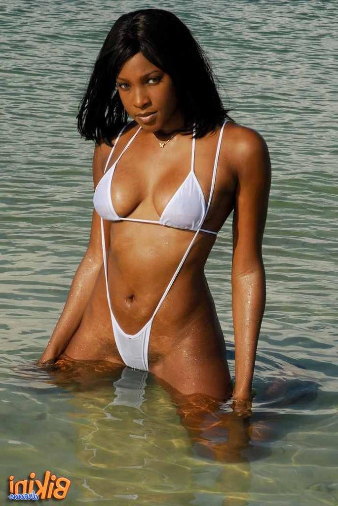 16P Black babe in a bikini on the beach