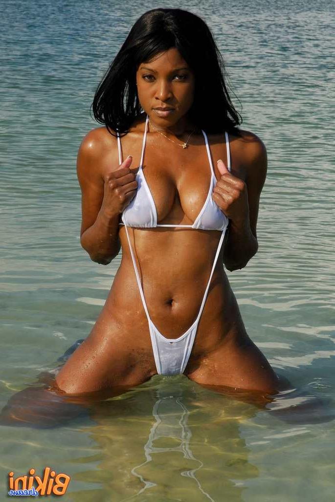 16P Black babe in a bikini on the beach
