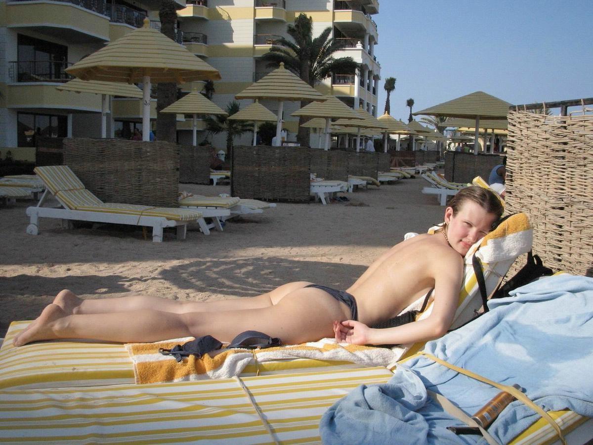 16P amateurs nude on public beach