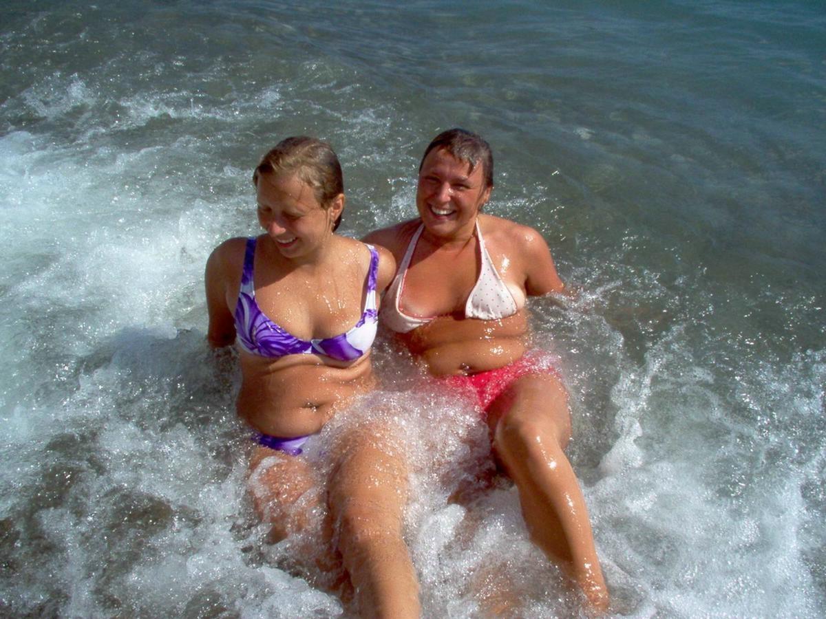 16P amateurs nude on public beach