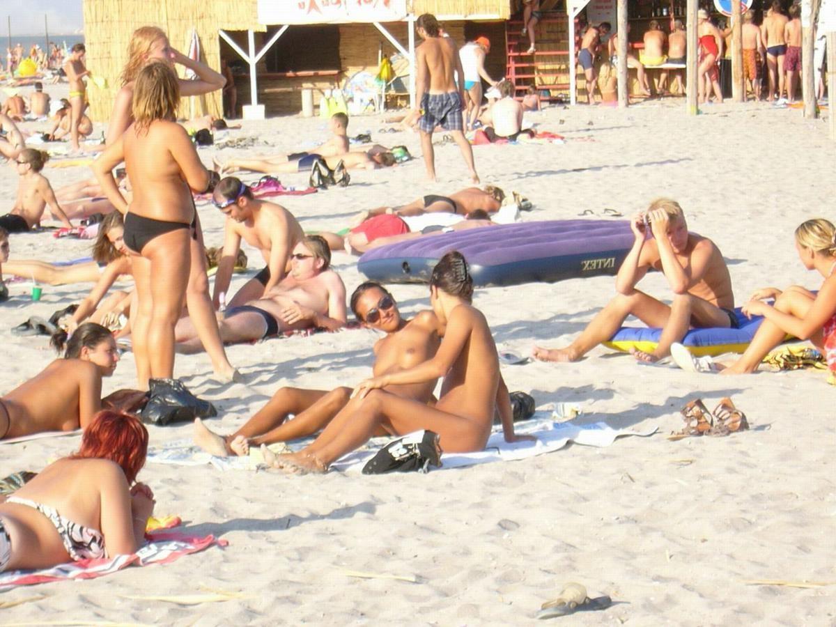 16P amateurs nude on public beach