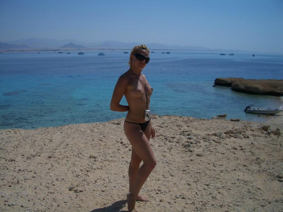 16P amateurs nude on public beach