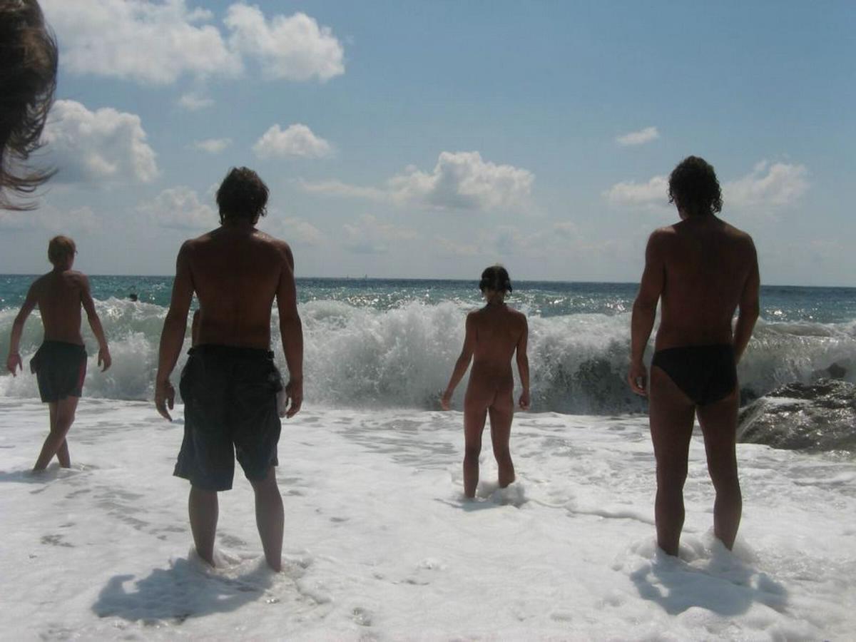 16P amateurs nude on public beach