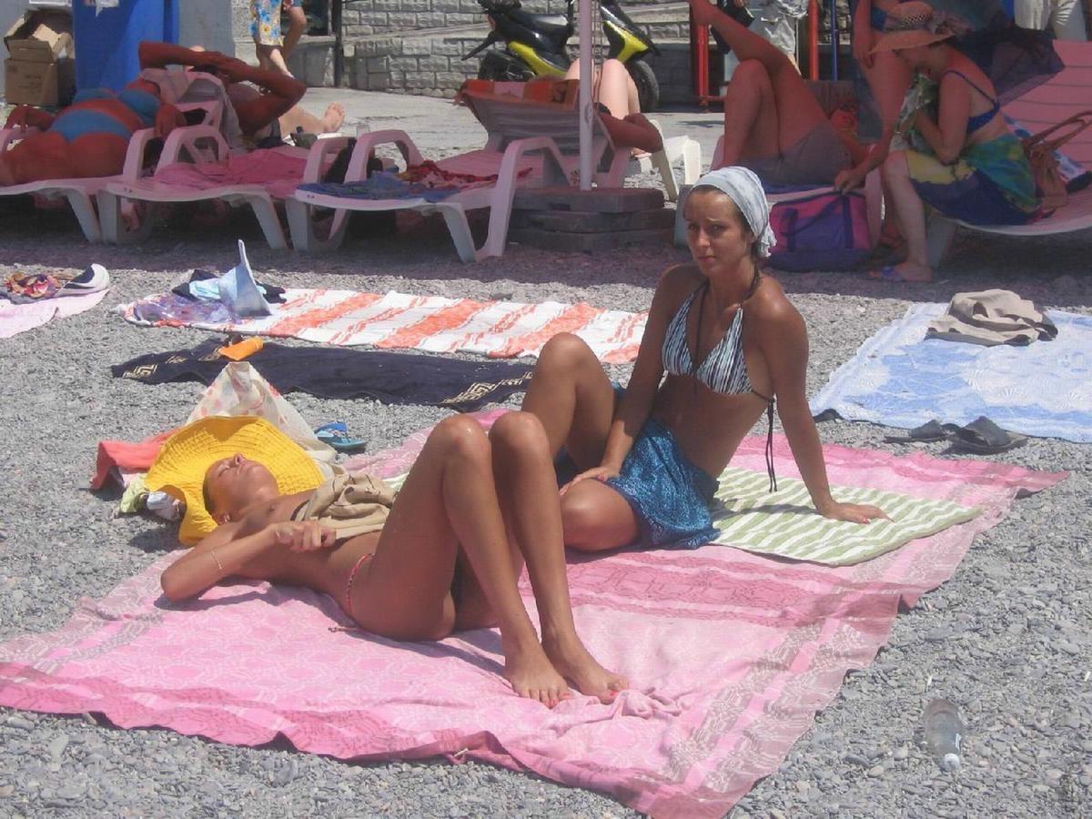 16P amateurs nude on public beach
