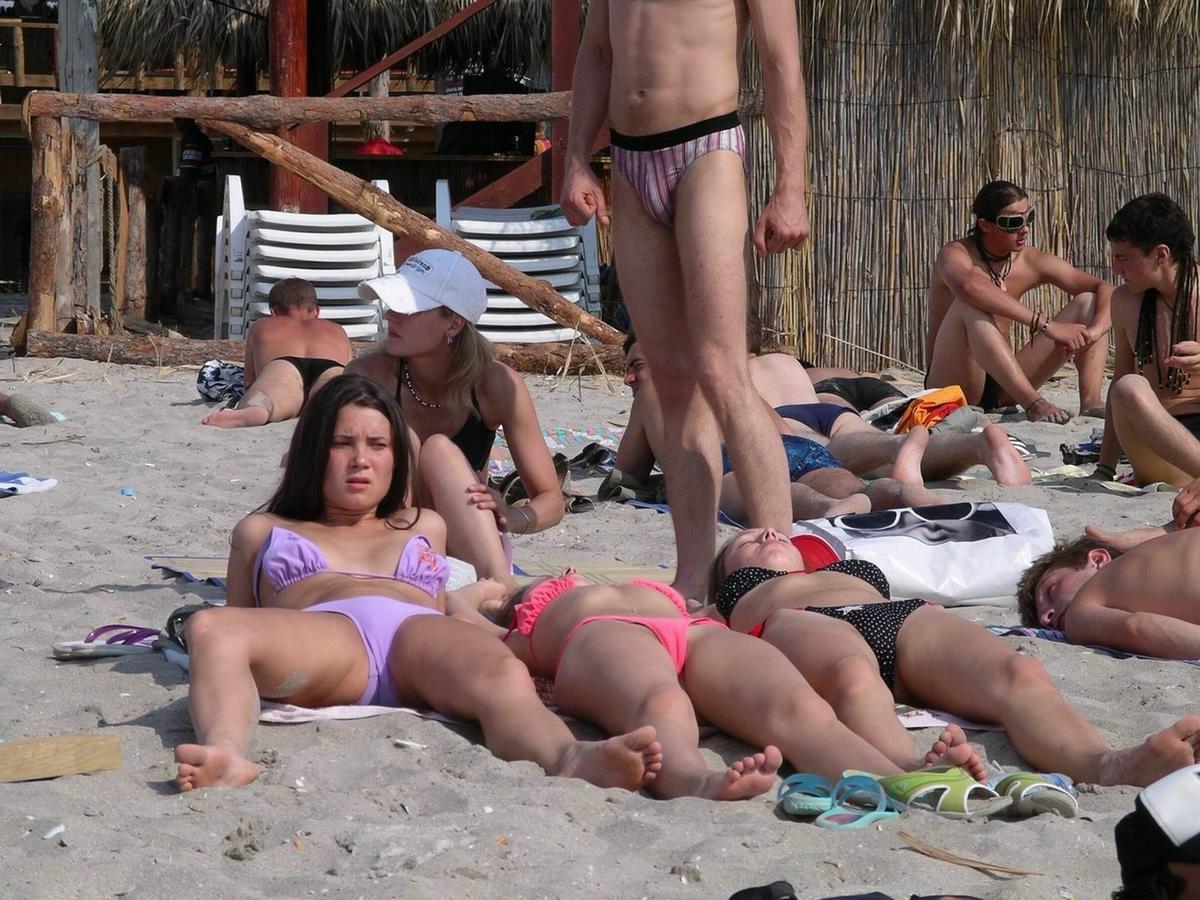 16P amateurs nude on public beach