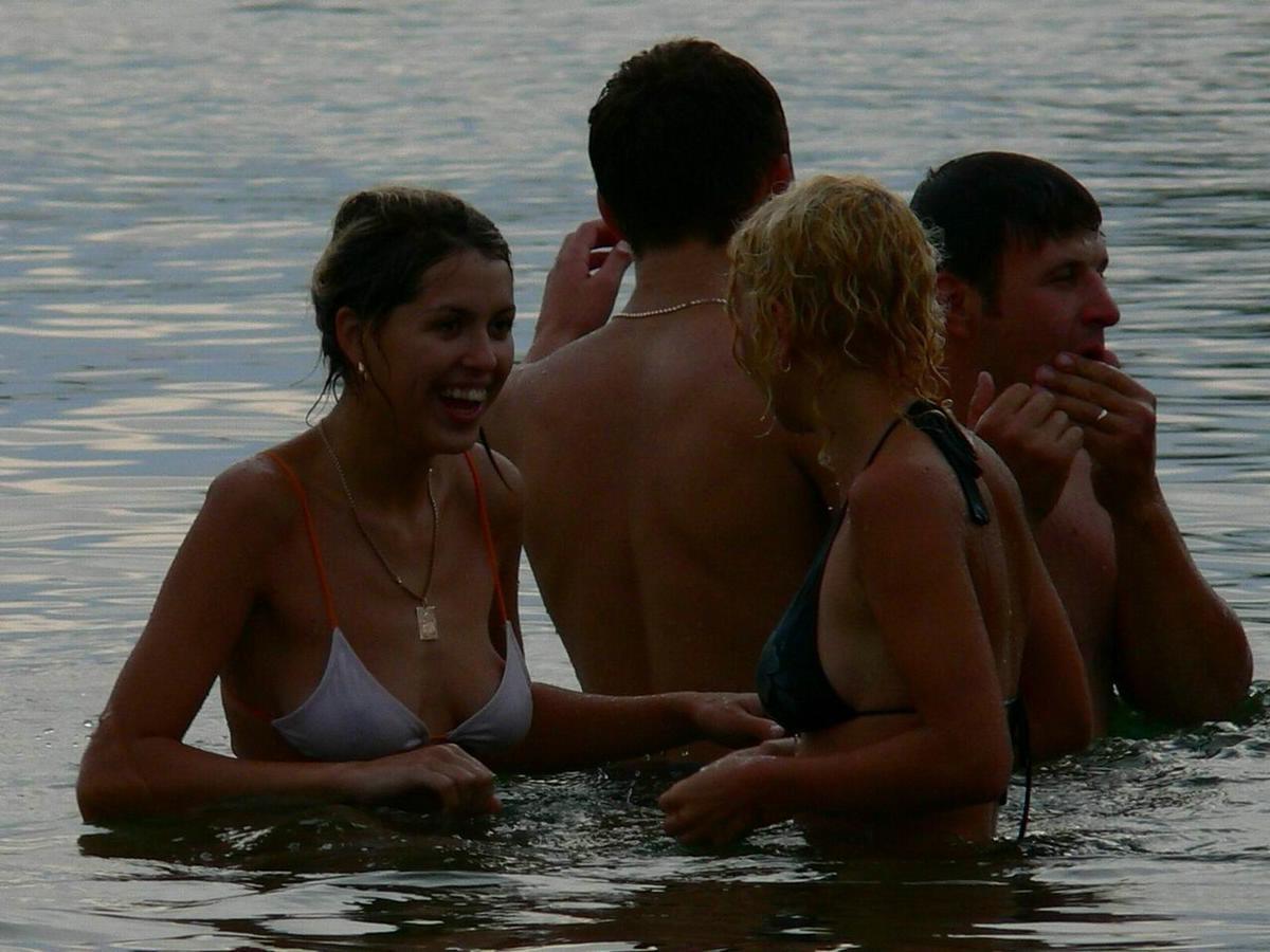 16P amateurs nude on public beach