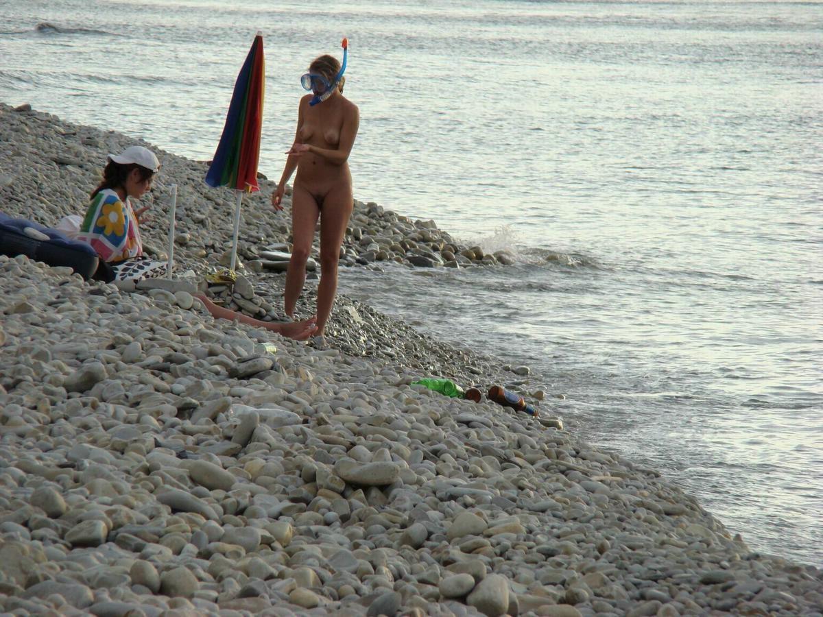 16P amateurs nude on public beach