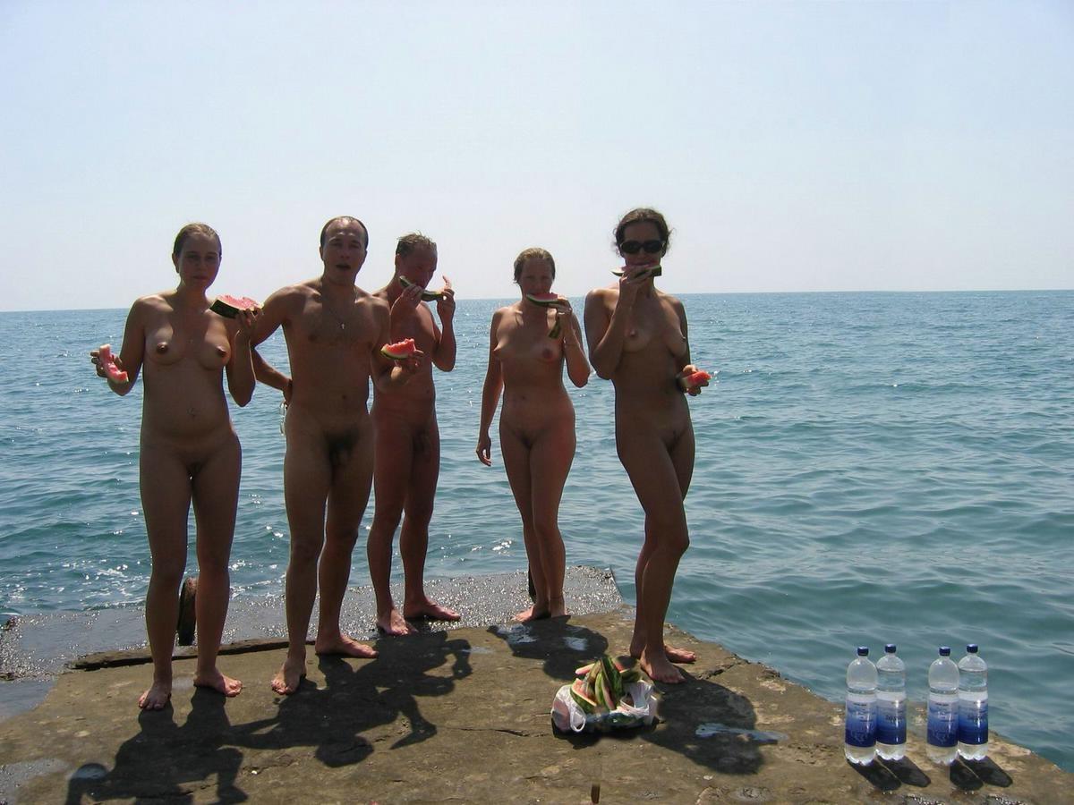 16P amateurs nude on public beach