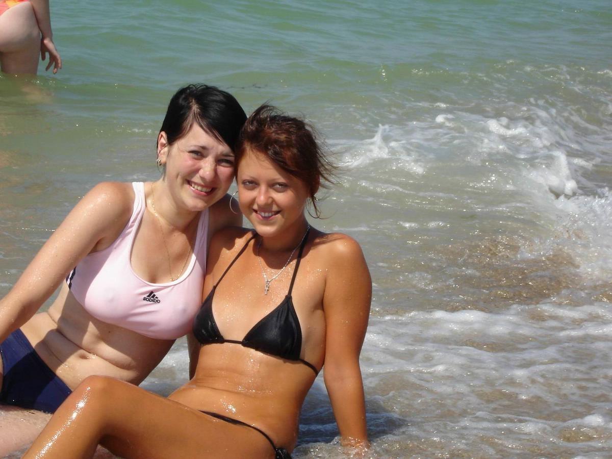 16P amateurs nude on public beach