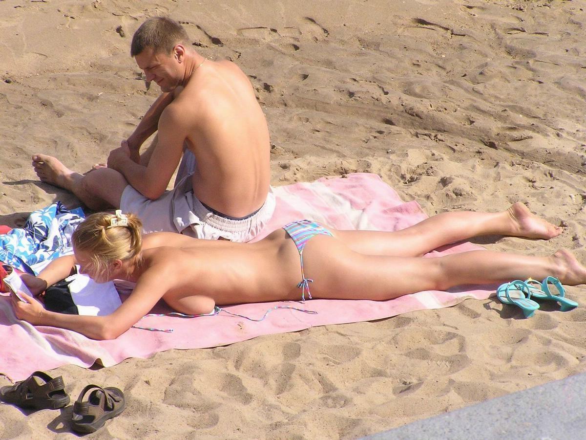 16P amateurs nude on public beach